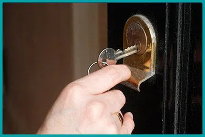 Top Locksmith Services Paramount, CA 562-274-0787 - 7-door-unlock